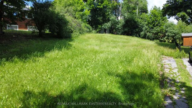 33 Greenhill Drive N, Peterborough