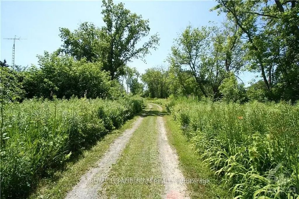 3500 County 11 Road, South Dundas