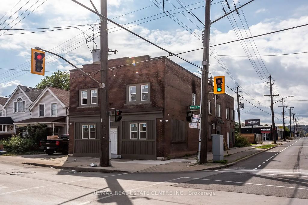 104 Beach Road E, Hamilton