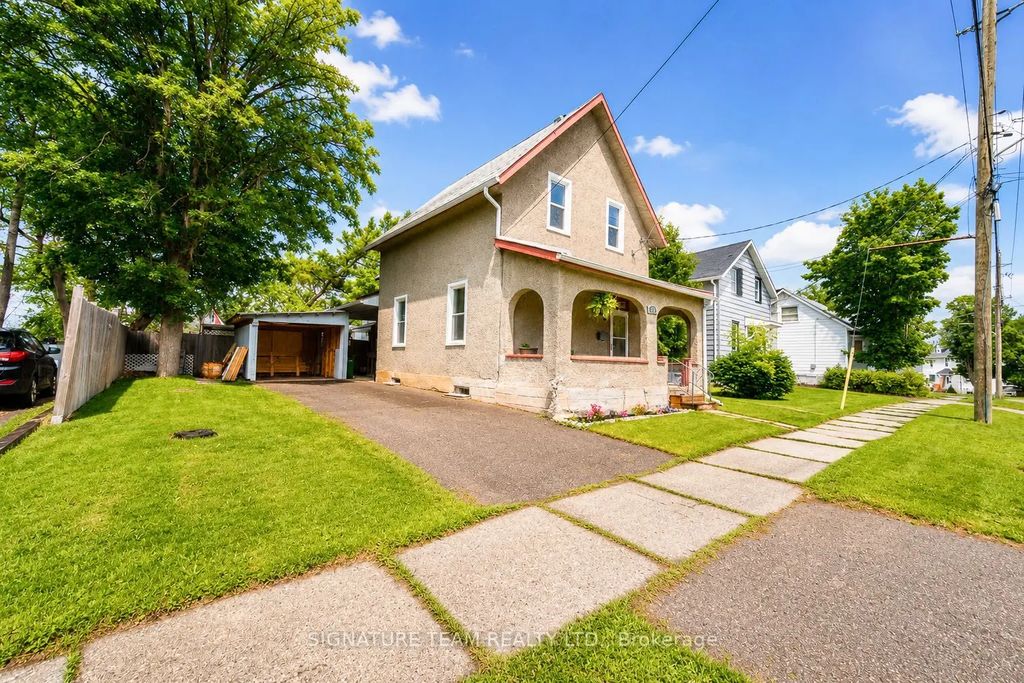 652 Moffat Street, Pembroke
