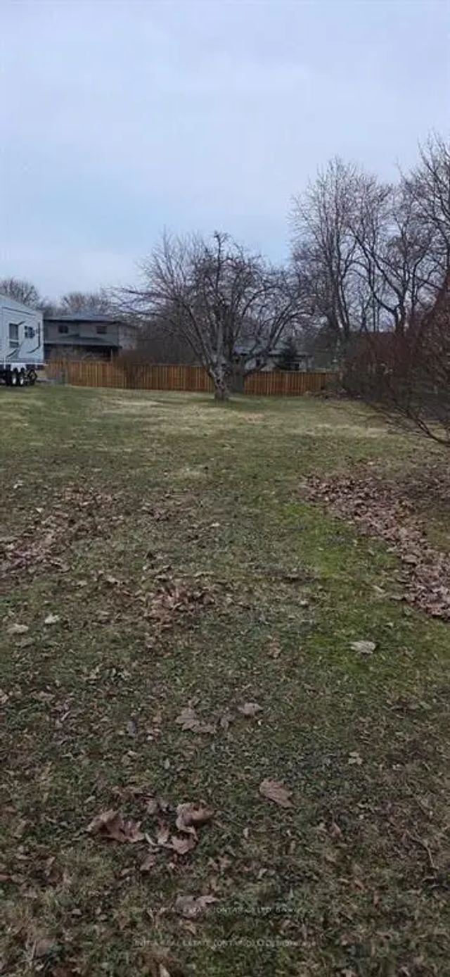 1042 Dearness Drive, London South