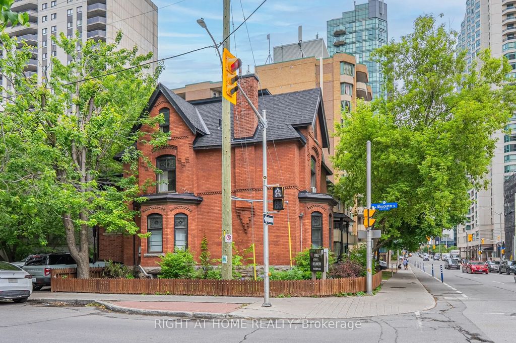 220 Lyon Street N B, Ottawa Centre