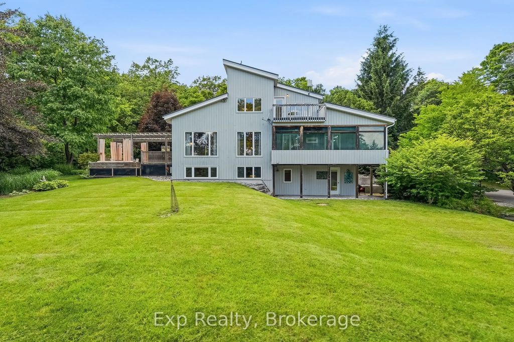 3282 Williamson Road, Hamilton Township