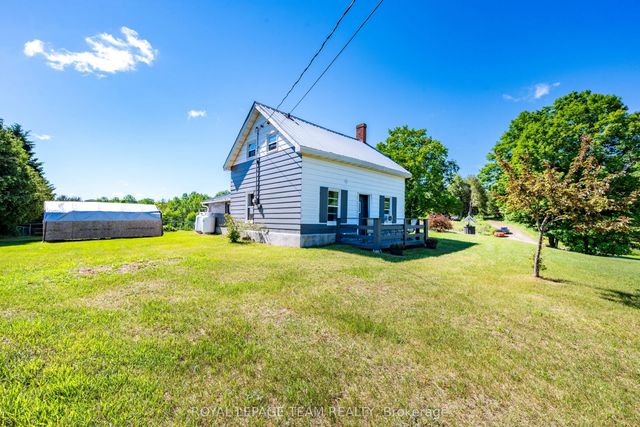 828 Cemetery Road, Lanark Highlands
