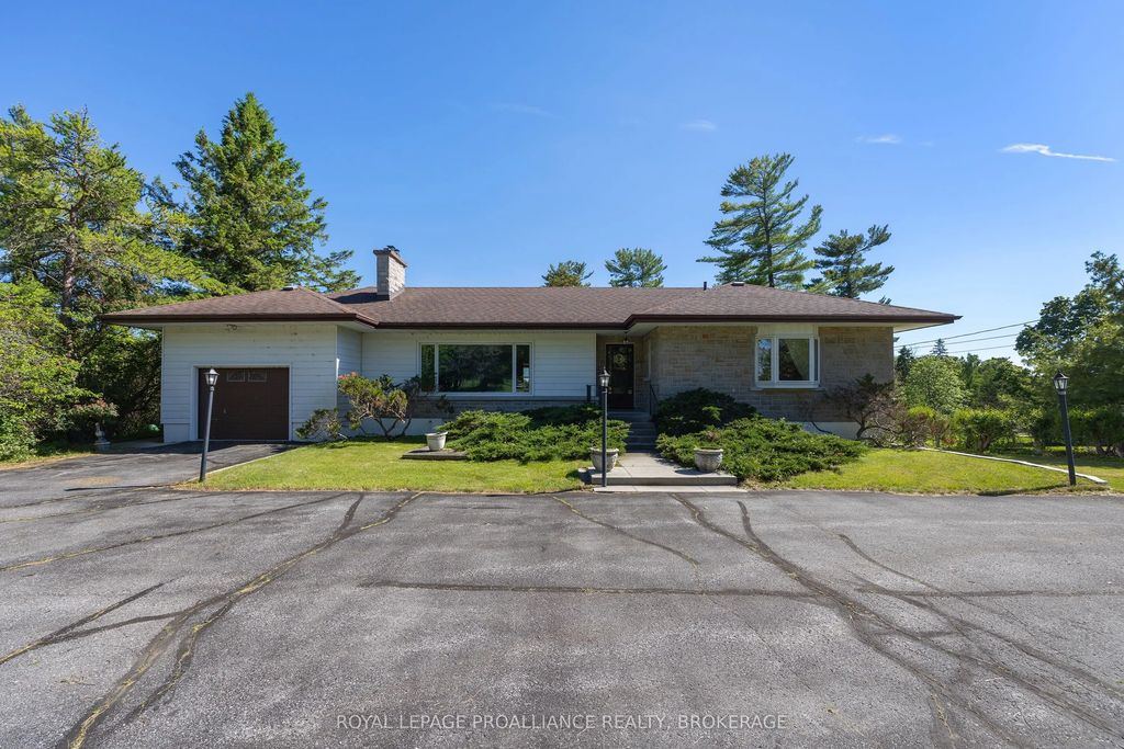 4756 Bath Road, Loyalist