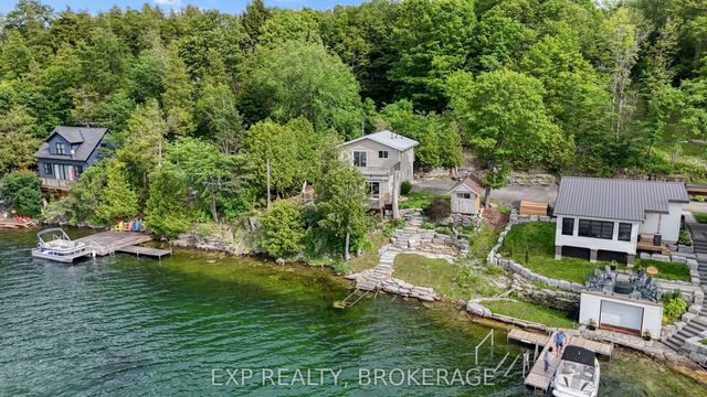 1048 Lark Lane, Frontenac