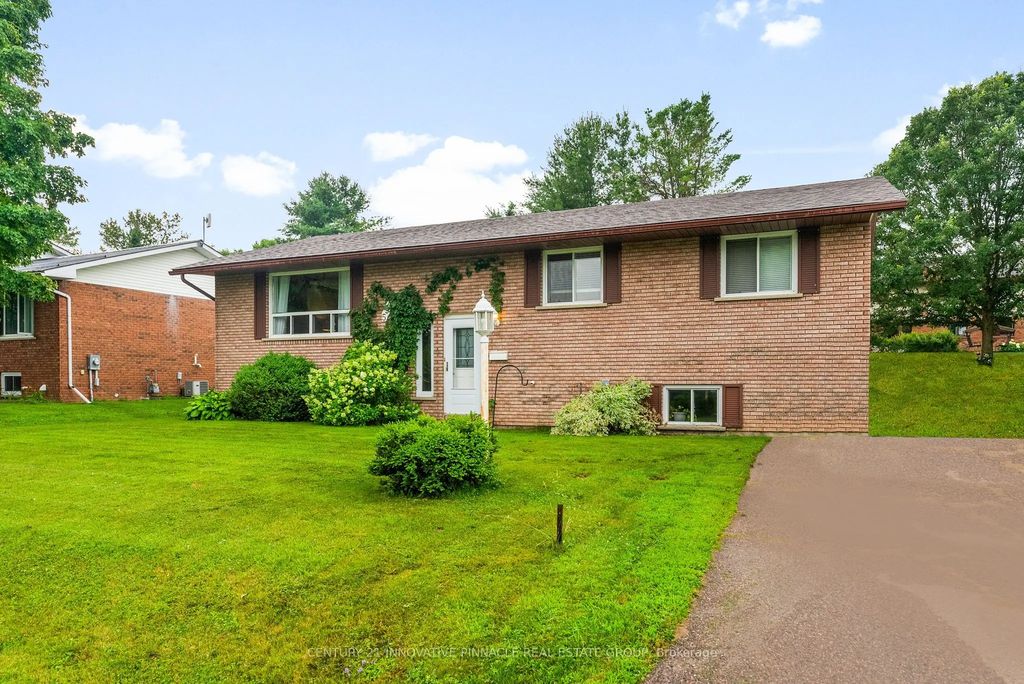 594 Herbert Street E, Pembroke