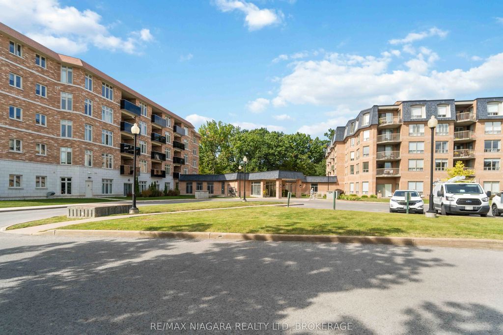 8111 Forest Glen Drive 132, Niagara Falls