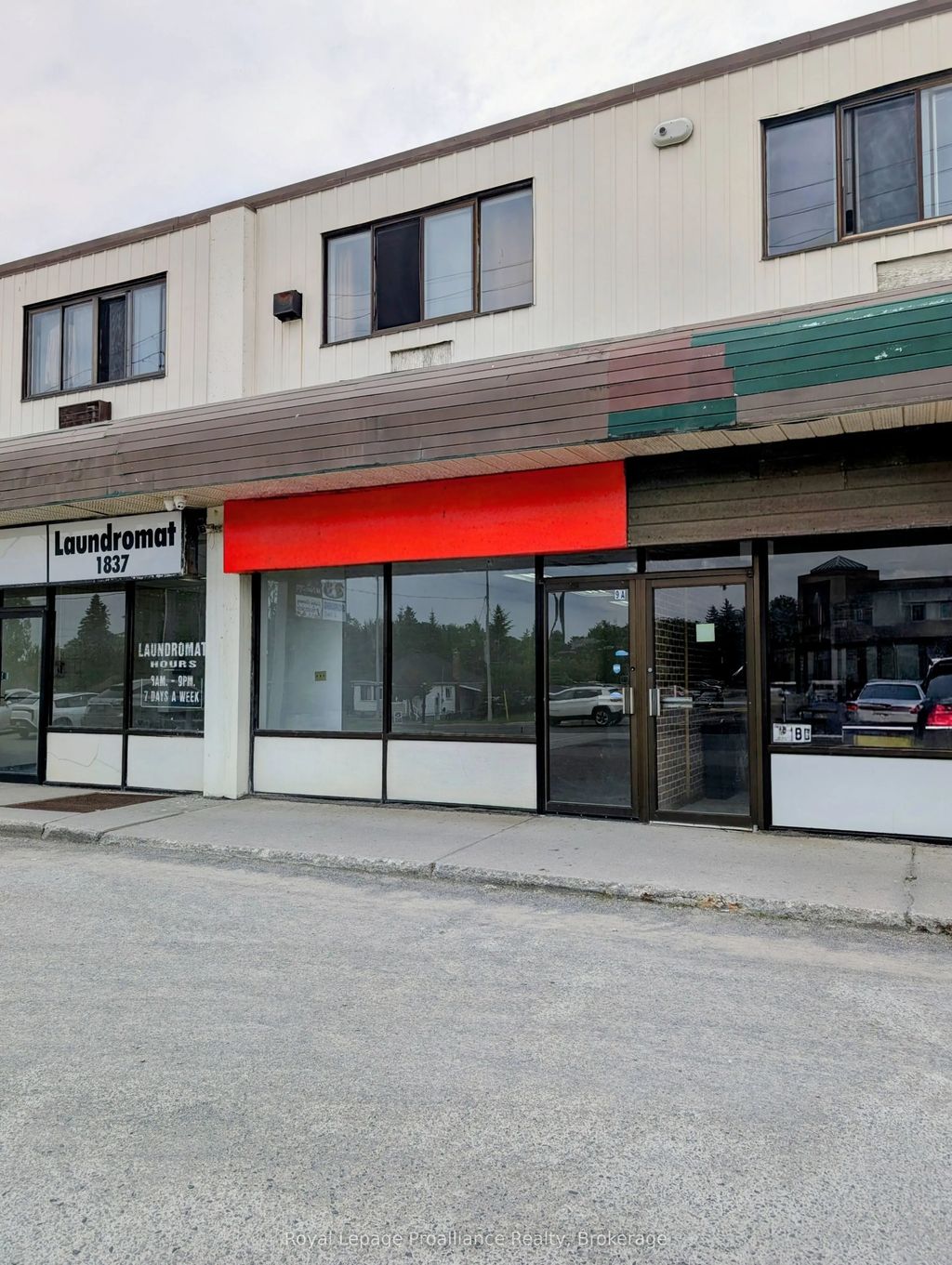 1837 Lansdowne Street W 9a, Peterborough