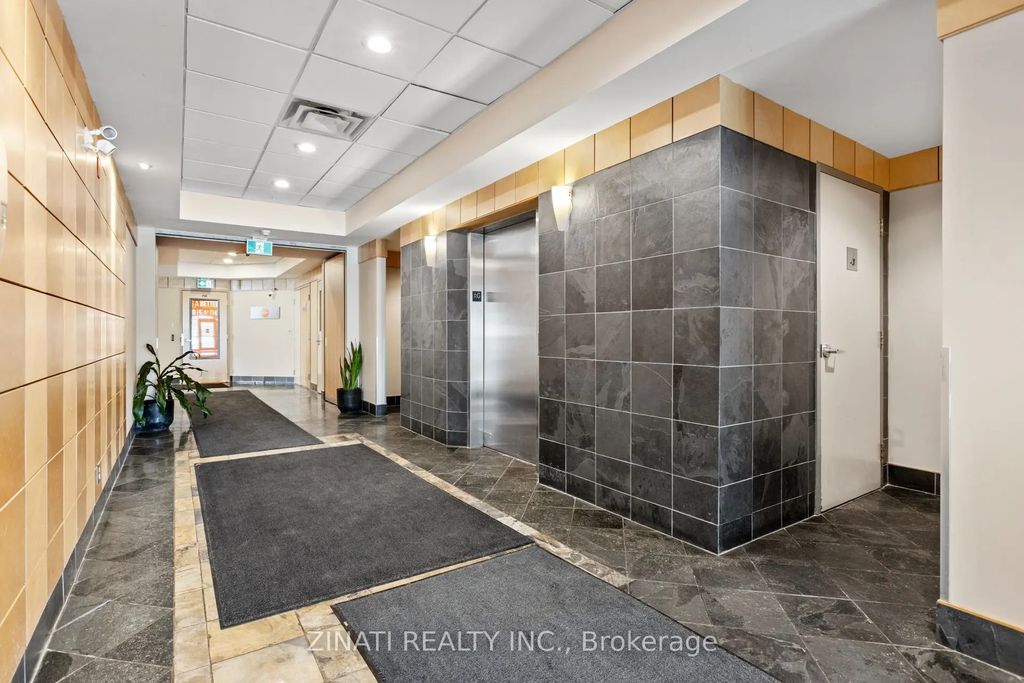 1 Hines Road 203, Kanata