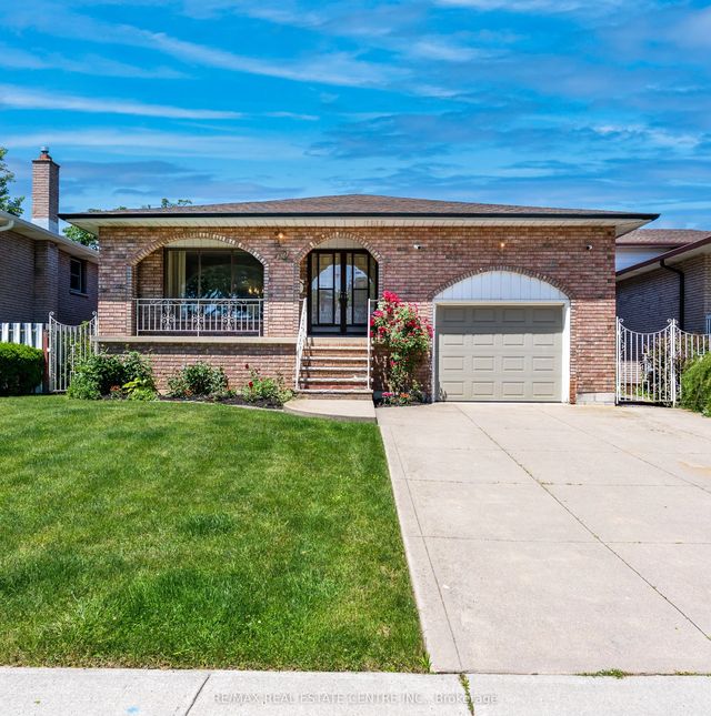 102 Markson Crescent, Hamilton