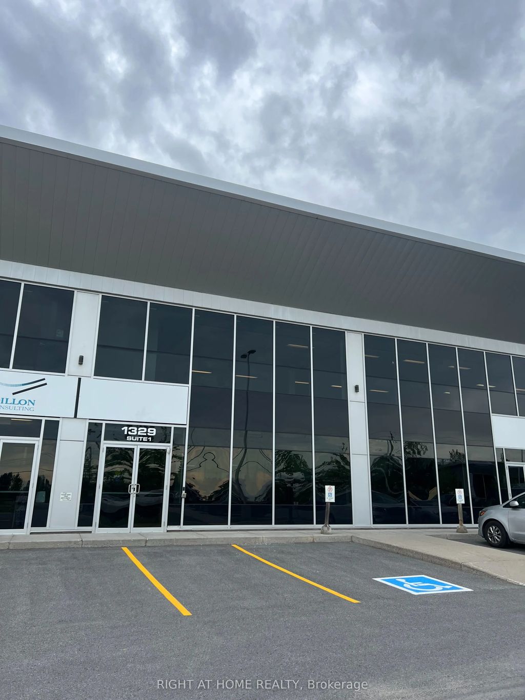 1329 Gardiners Road 1b, Kingston