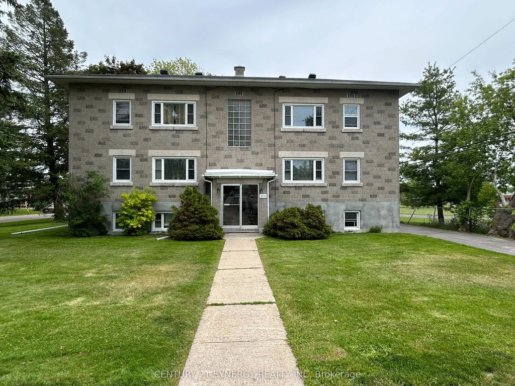 395 Pine Street E, Gananoque