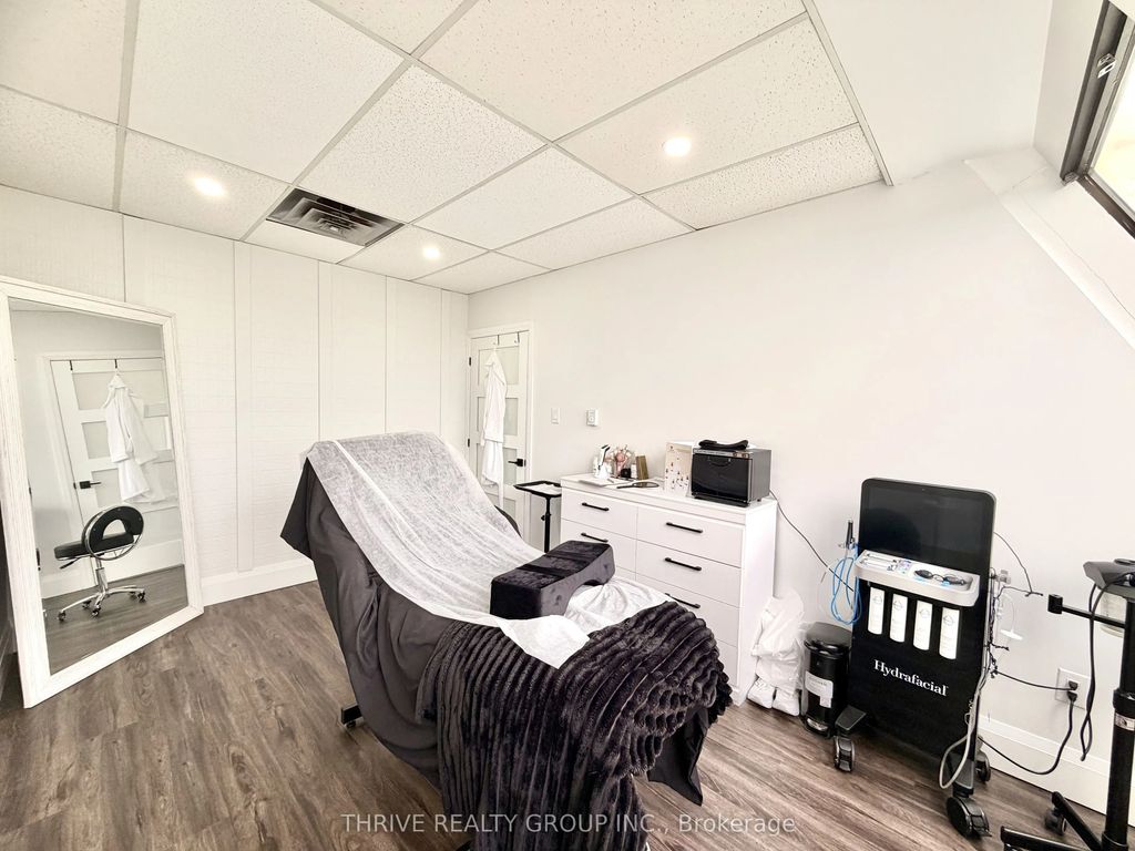 1288 Commissioners Road W E, London South