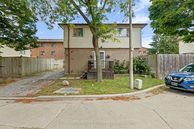 1180 Heathfield Court, Windsor