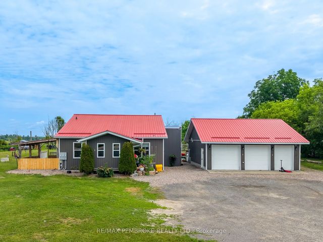 1890 Queensline Road, Whitewater Region