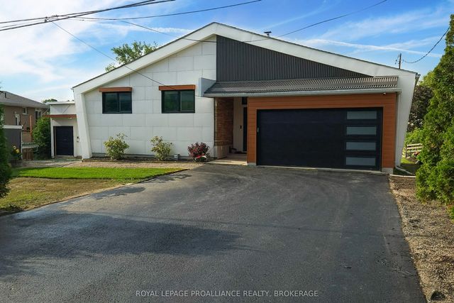 25 Willowbank Road E, Gananoque