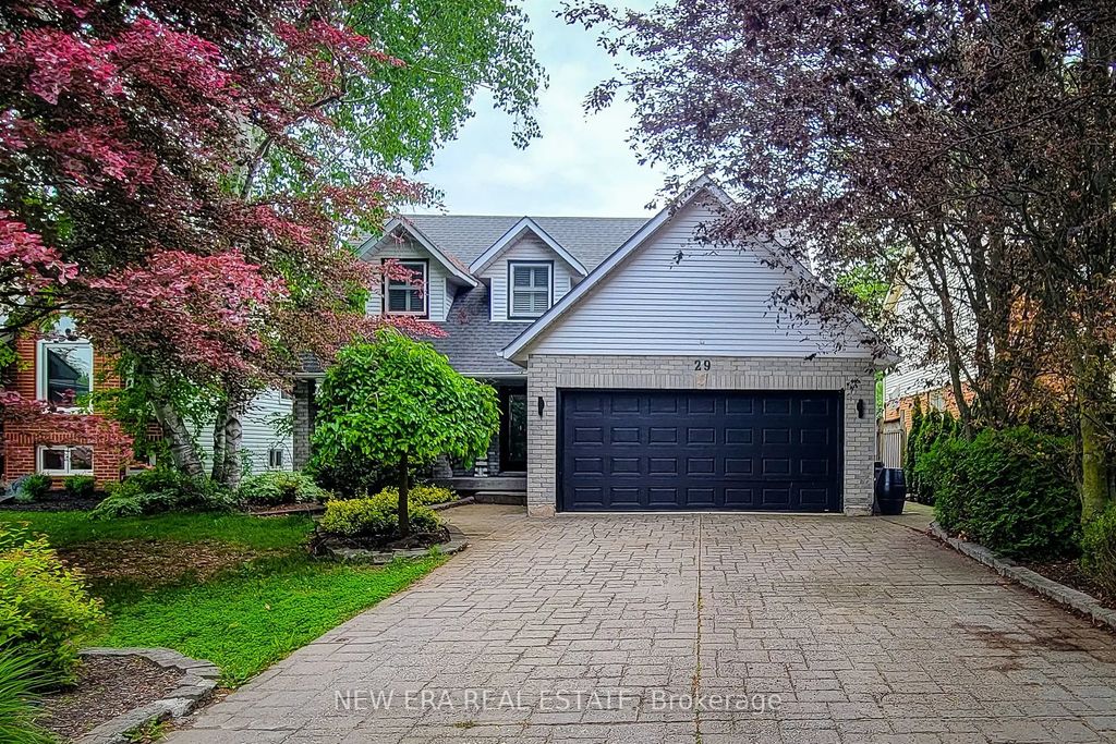 29 Woodside Square, Pelham