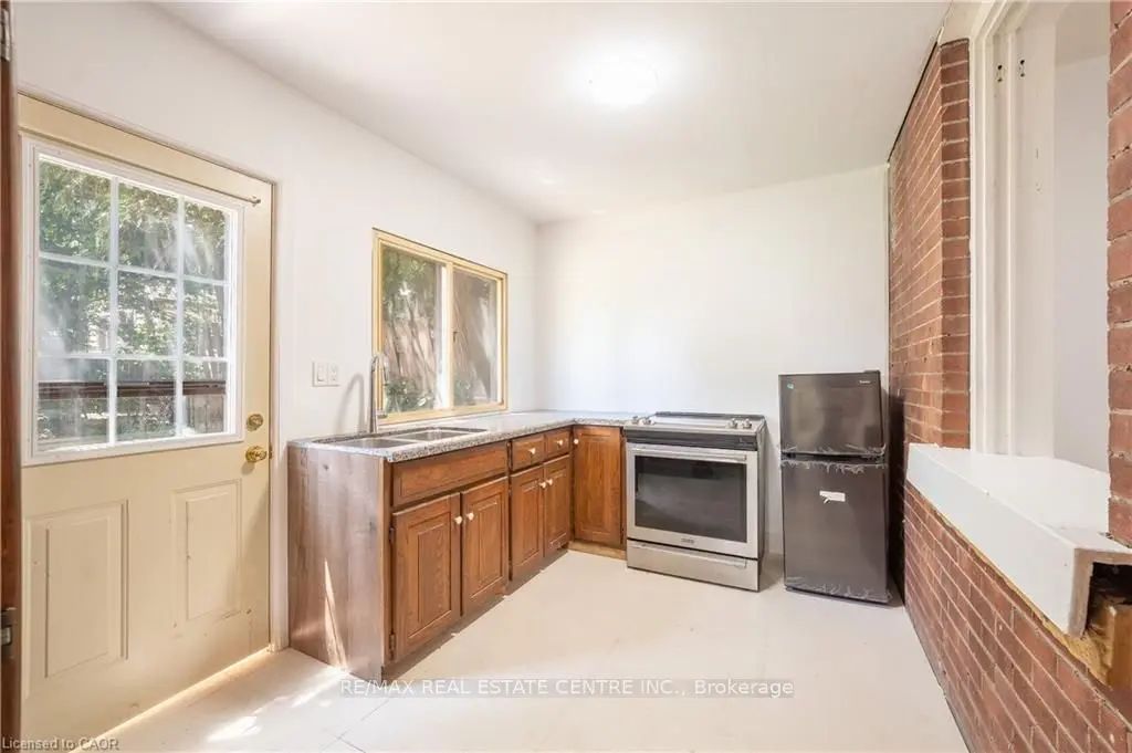 1274 Barton Street E, Hamilton