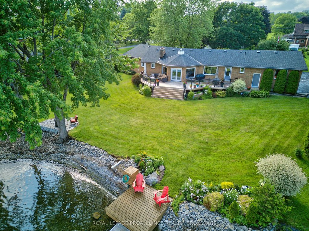 535 Main Street, Loyalist