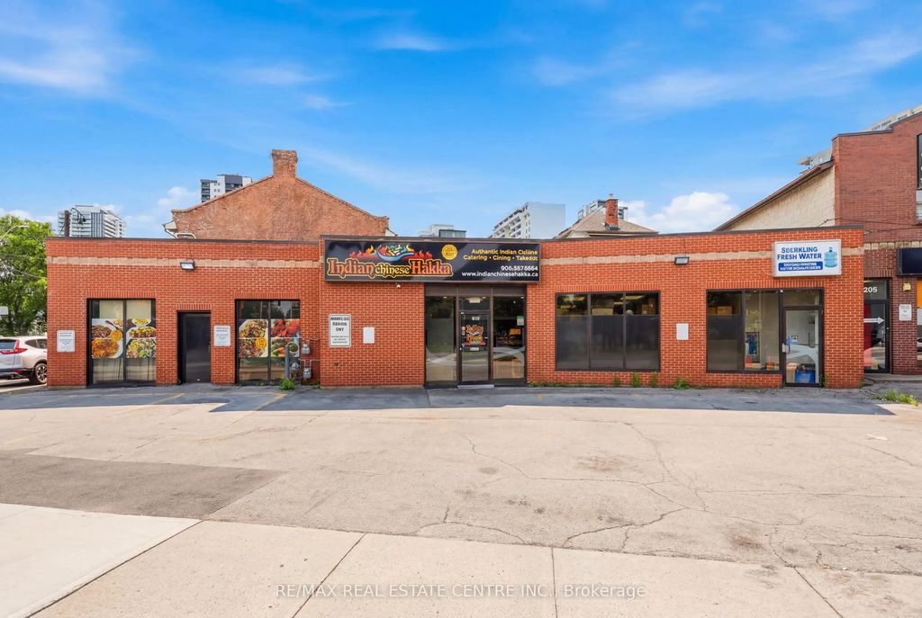 239 York Boulevard, Hamilton