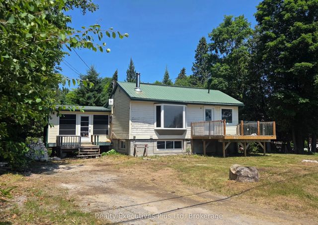 2011 North Shore Road, Algonquin Highlands