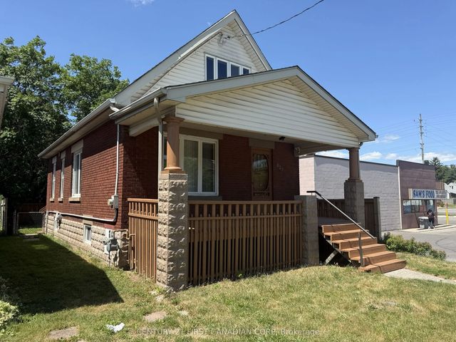 827 Quebec Street, London East