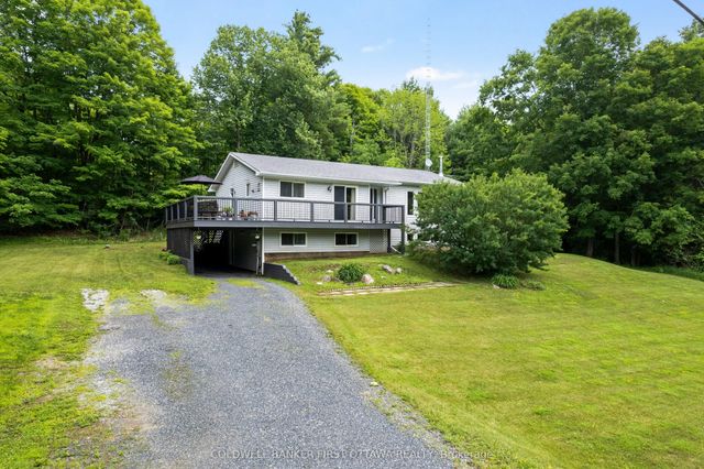 3800 Wolf Grove Road, Lanark Highlands