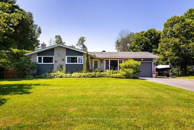 81 Front Road, Champlain