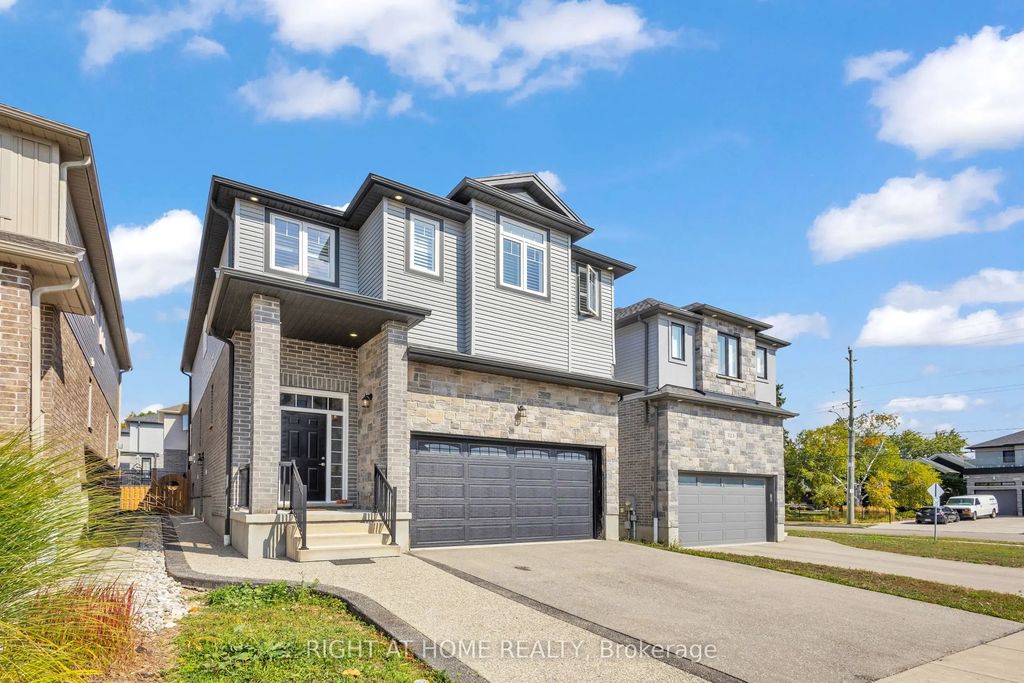 321 Carriage Way, Waterloo