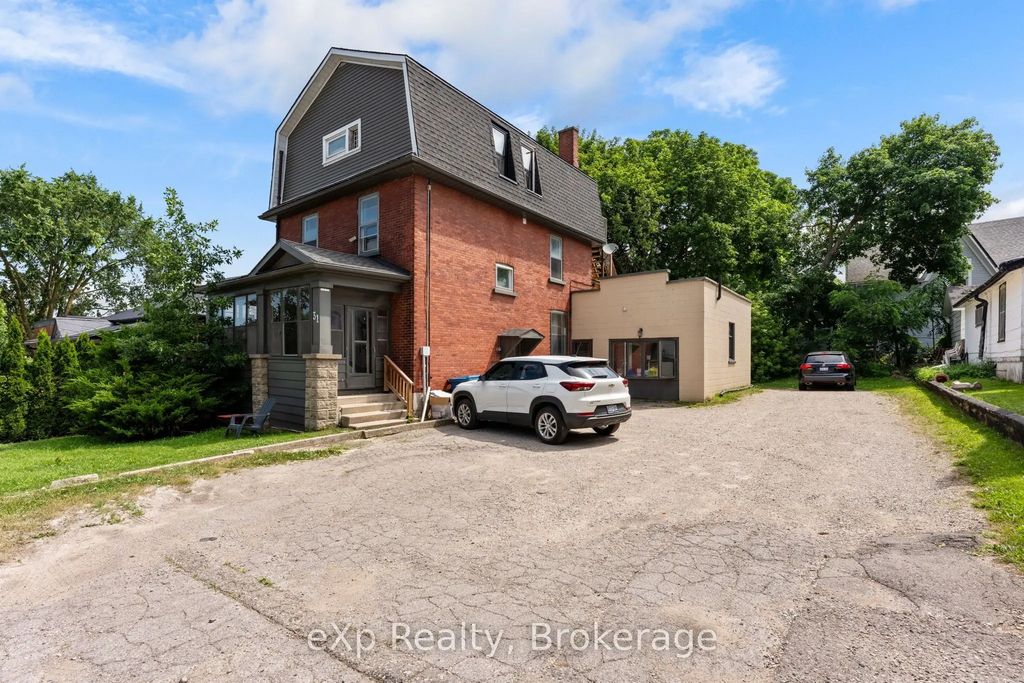 31 Waterloo Street S, Stratford