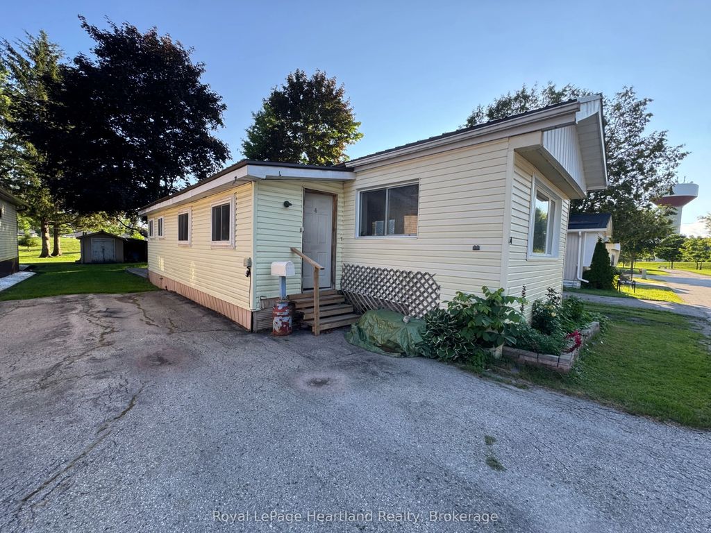 4 Trailer Park Road, Minto