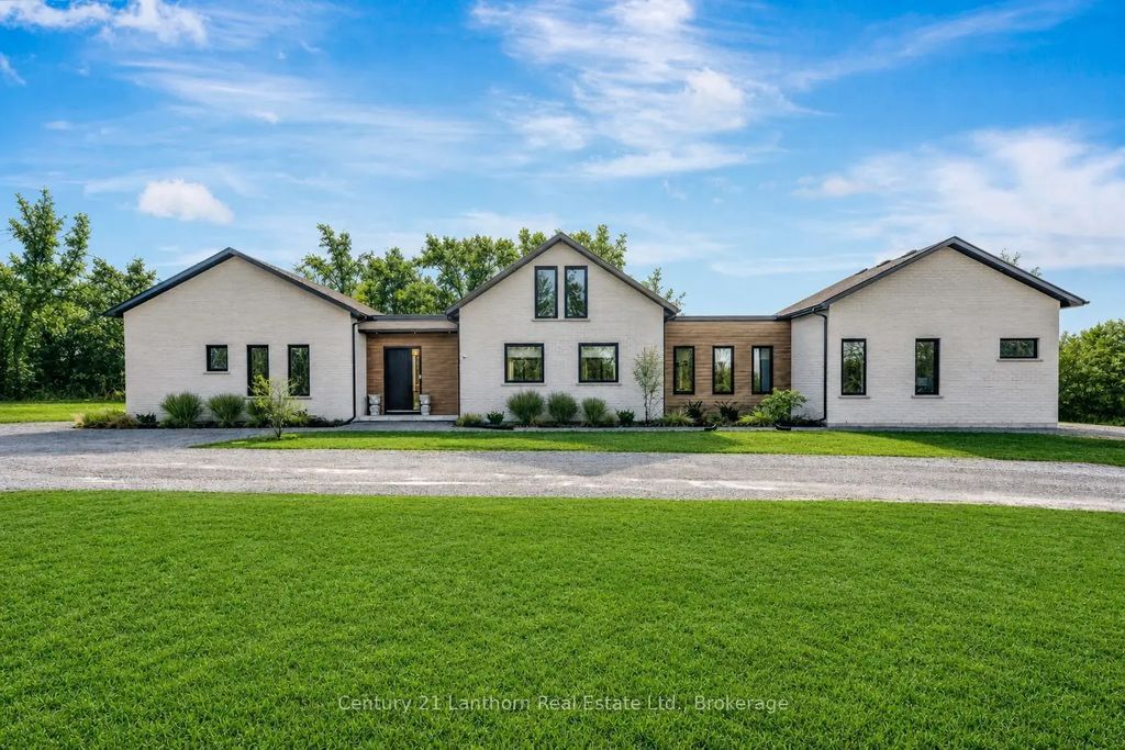 19485 Loyalist Parkway, Prince Edward County