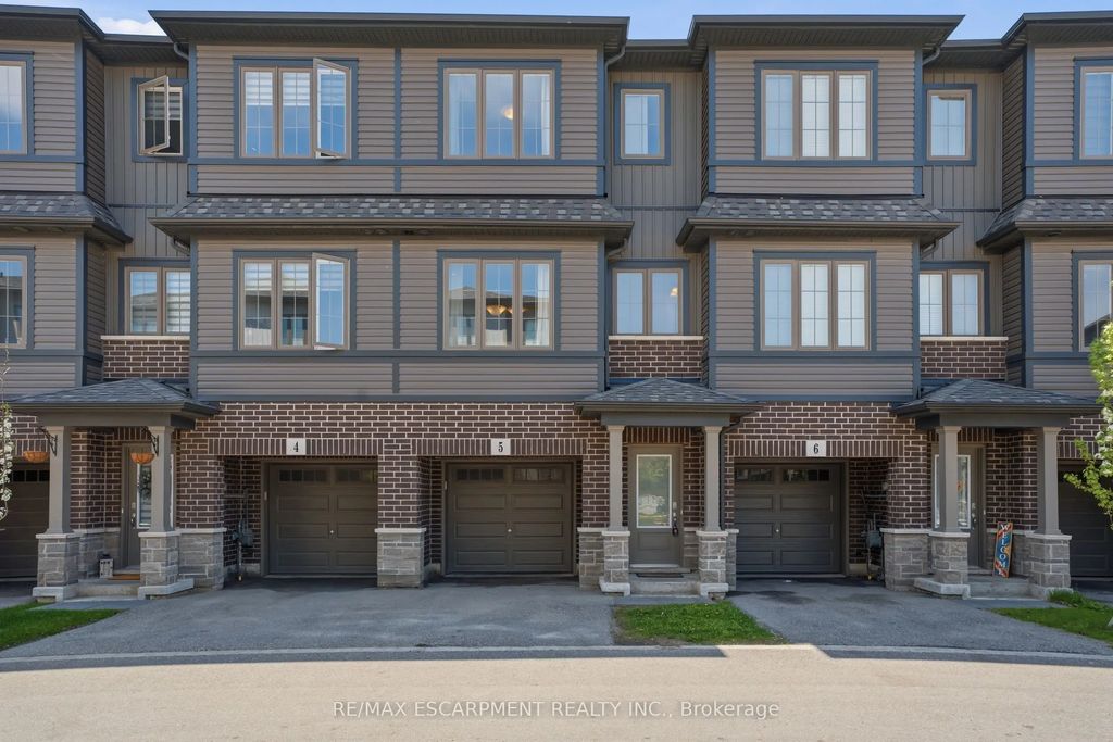 124 Compass Trail 5, Cambridge