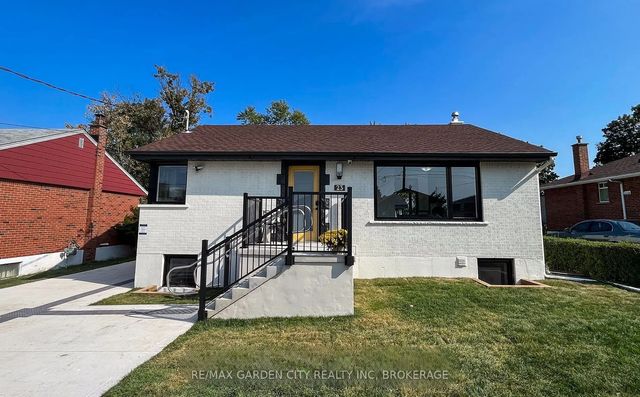 670 Upper Wentworth Street Main, Hamilton