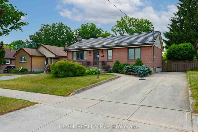 1627 Mardell Street, London East
