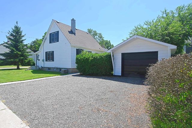 52 Woodworth Avenue, St. Thomas
