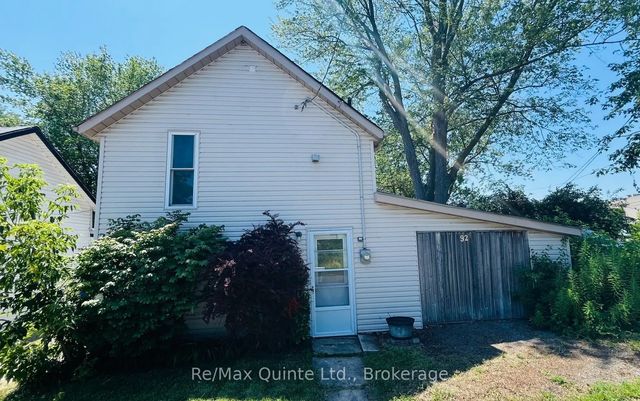 92 Foster Avenue S, Belleville