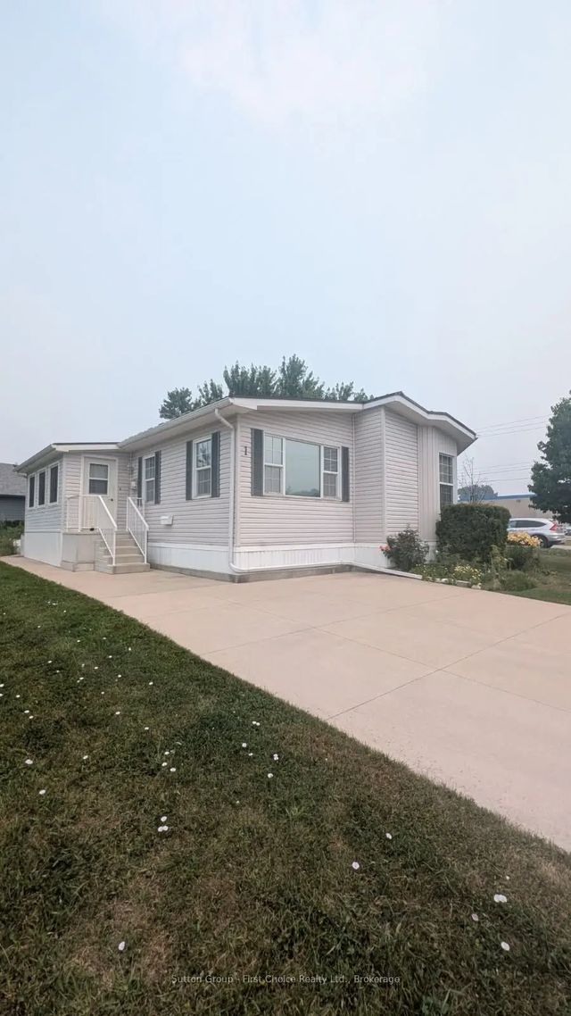 1 25 Thames Road, St. Marys