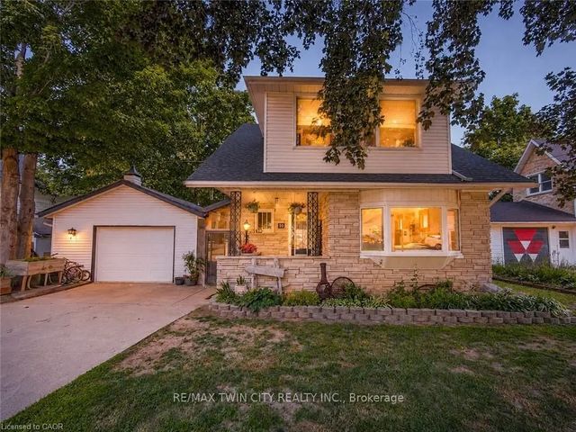 10 Hillcrest Street W, South Bruce