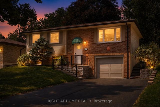 1077 Danita Boulevard, Peterborough