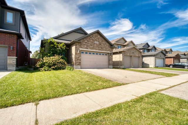 1005 Oakcrossing Gate, London North