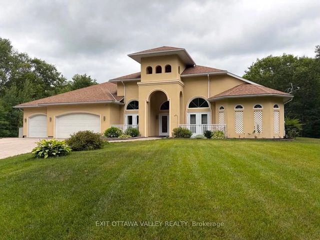740 Walford Road, Laurentian Valley