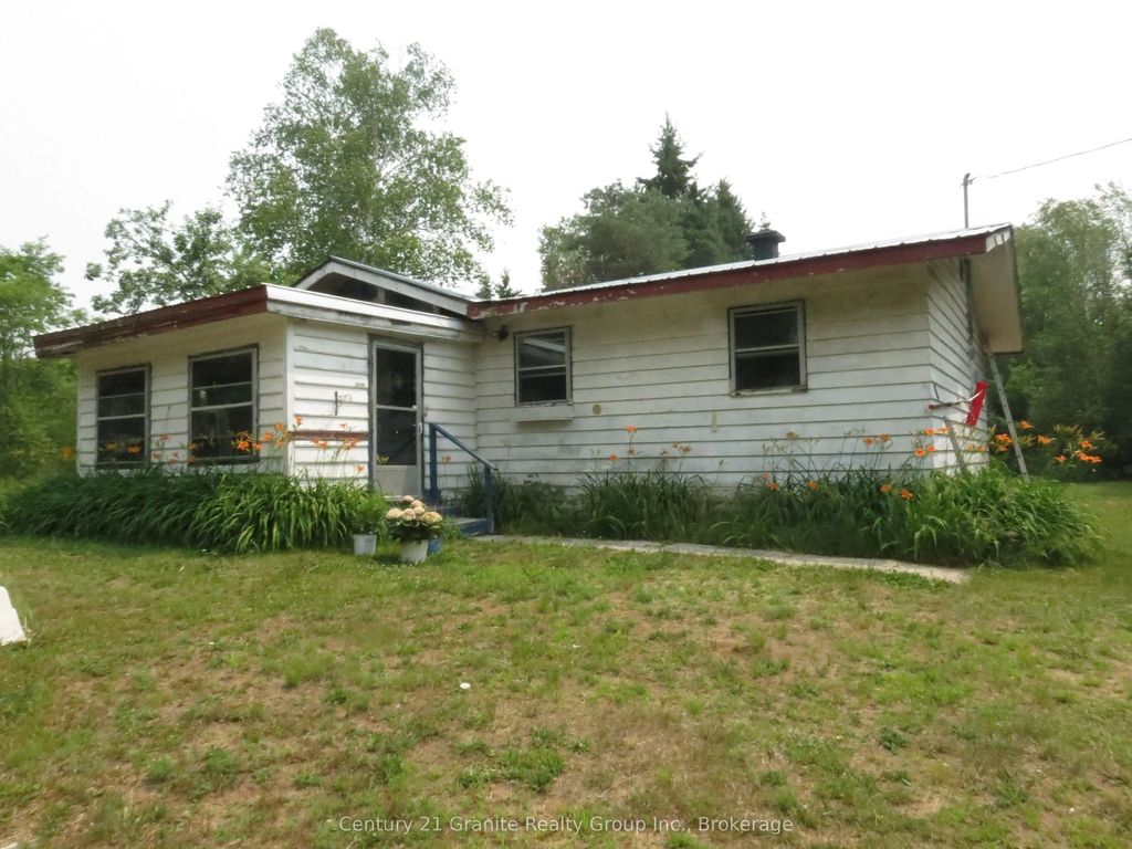 1060 Buttercup Drive, Highlands East