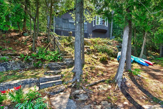 468 Moorhead Lane, Leeds and the Thousand Islands