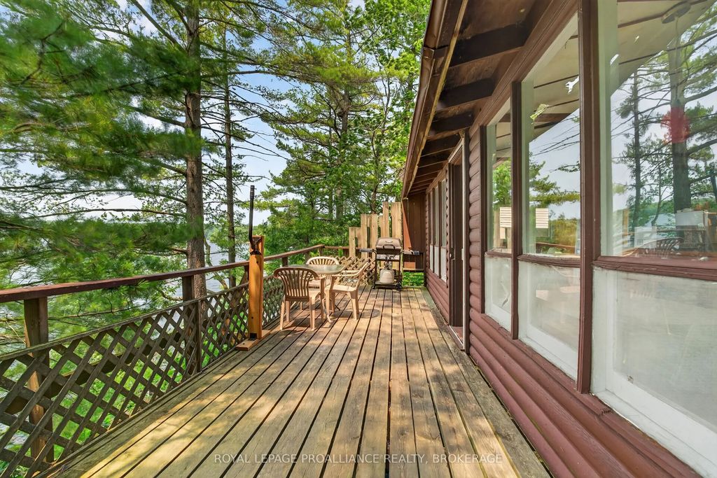 1135 Twin Island Lane, Frontenac