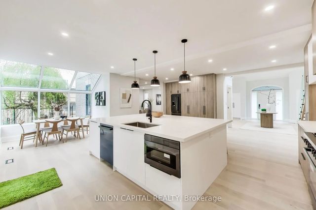 58 Forsyth Avenue N, Hamilton
