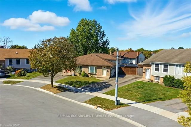 30 Rainbow Court, Welland