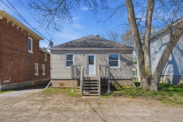 38 Oak Street, Belleville