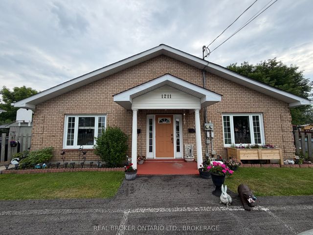 1211a-1211b Notre Dame Street, Cornwall